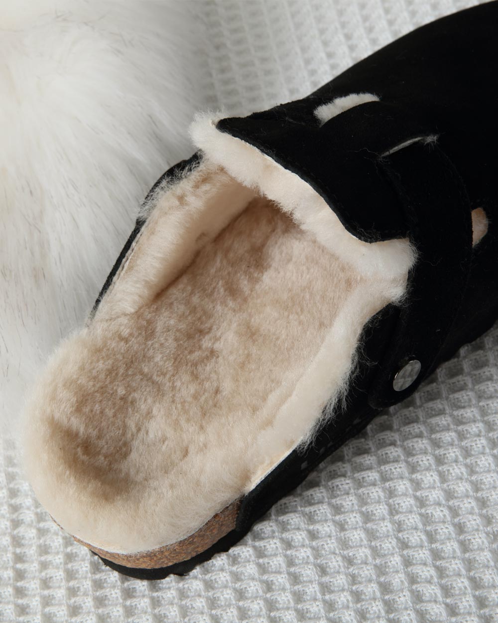 kelsey sheepskin clogs black live