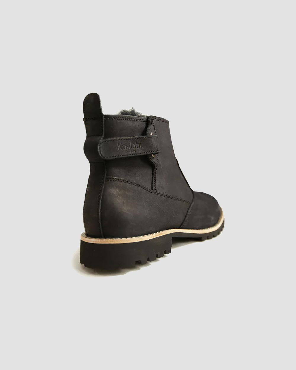 gibson sheepskin lined leather boots black back